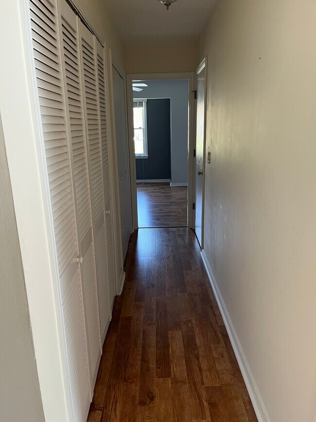 Hallway between bedrooms - 103 Birdwood Ct