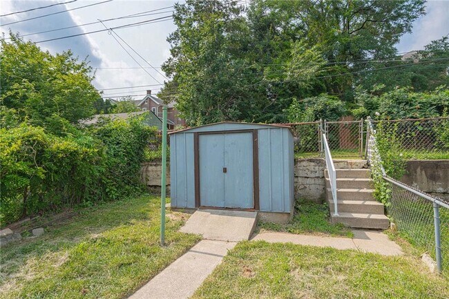 Building Photo - 1037 Seneca St