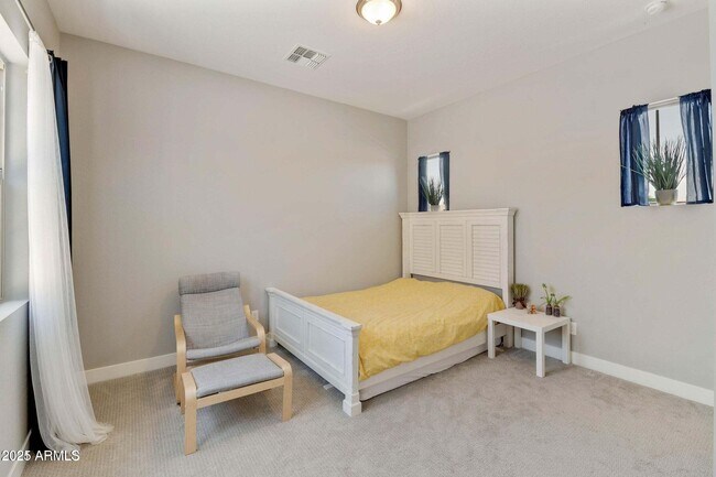 Building Photo - 3862 E Bart St