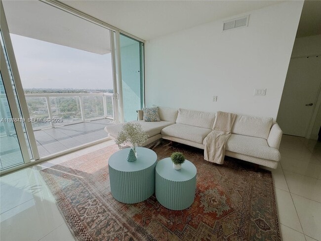 Building Photo - 1861 NW S River Dr