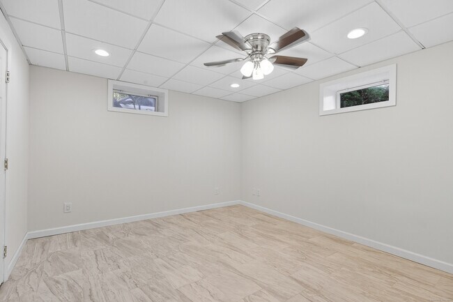 Building Photo - 142 Wolcott St
