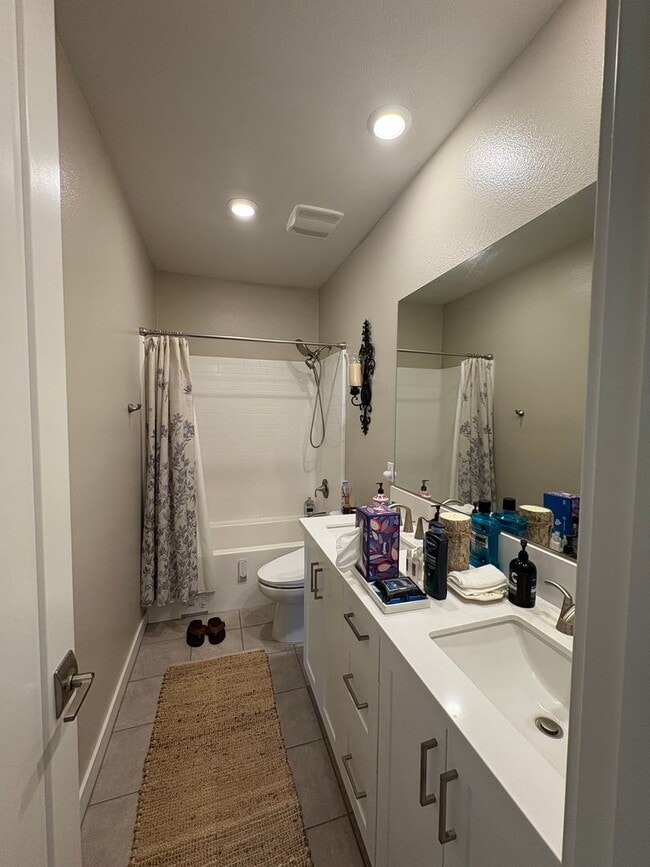 Building Photo - Elegant 3BR/2.5BA Condo in Carlsbad