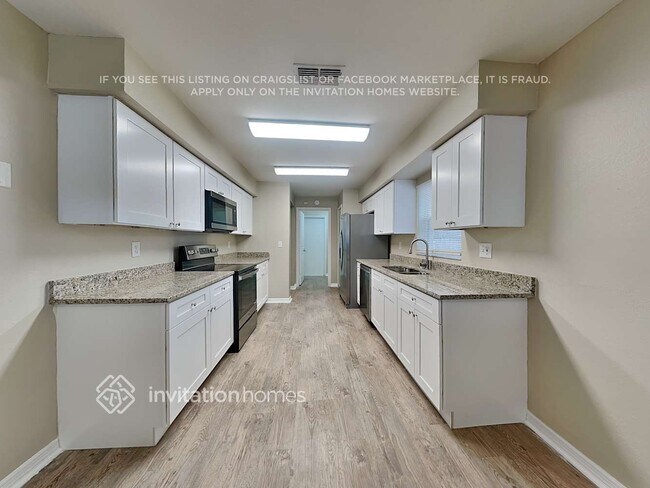 Building Photo - 3633 Amber Ln