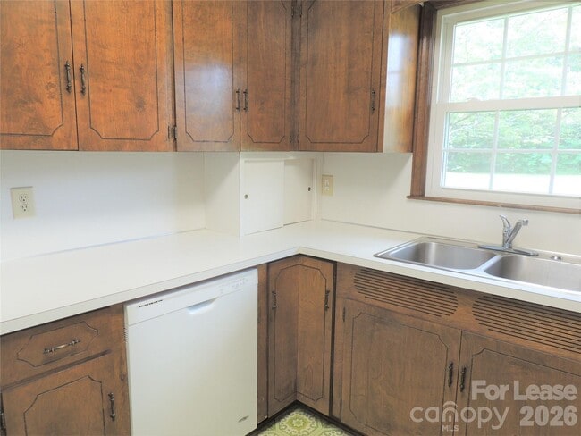 Building Photo - 131 Holbrook St