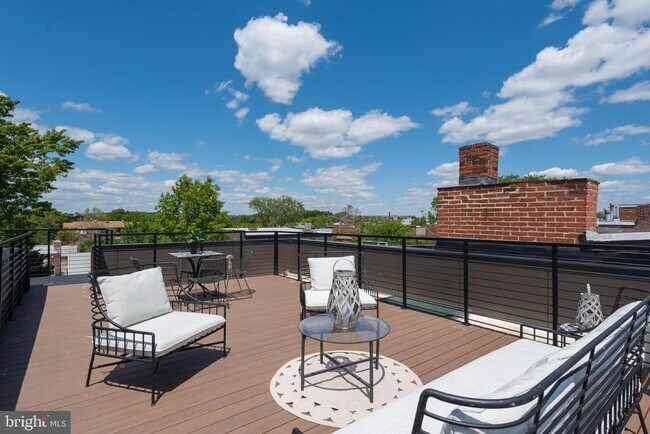Building Photo - Luxury Penthouse Rowhome Condo in Historic...