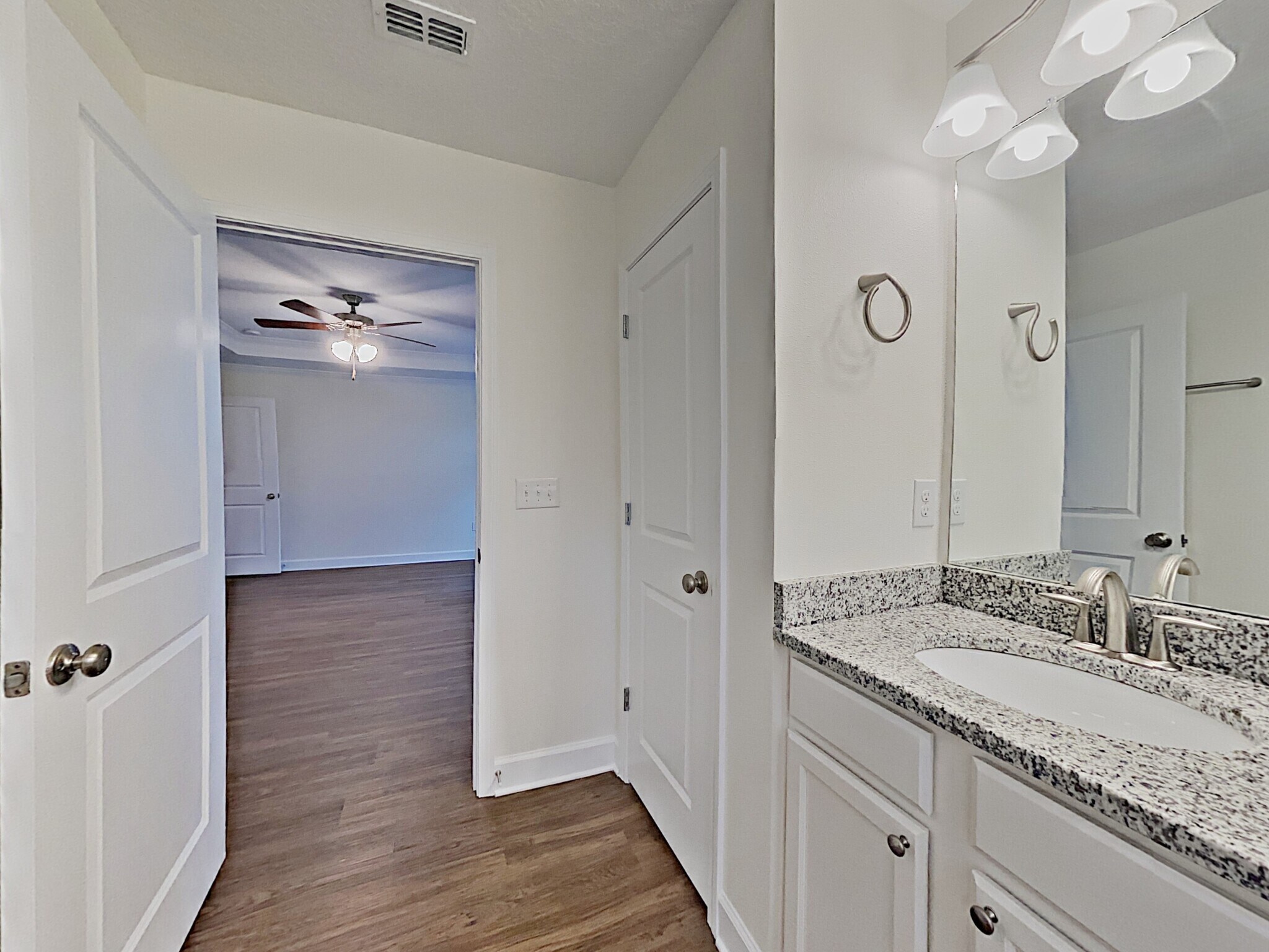 Building Photo - 912 Walden Woods Dr