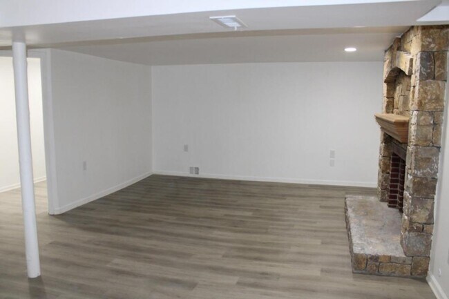 Building Photo - 4926 Haskell Ave