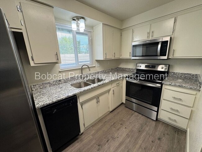 Building Photo - 2523 Baker Dr