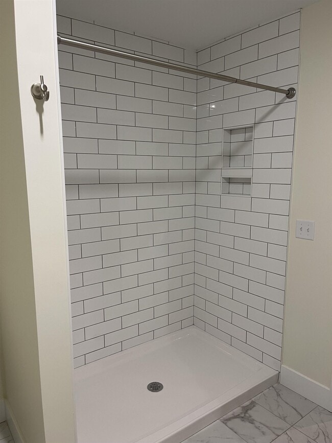 Building Photo - 15 Suffolk Rd