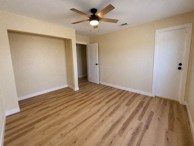 Building Photo - 2132 W 84th Pl