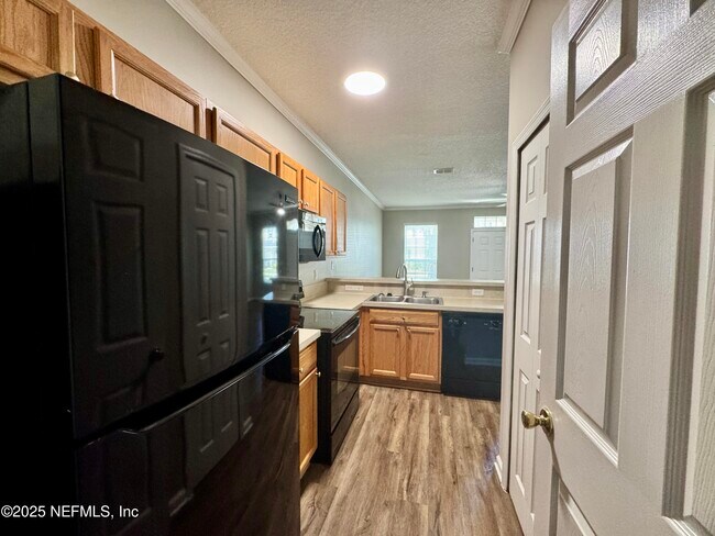 Building Photo - 450 Sherwood Oaks Dr