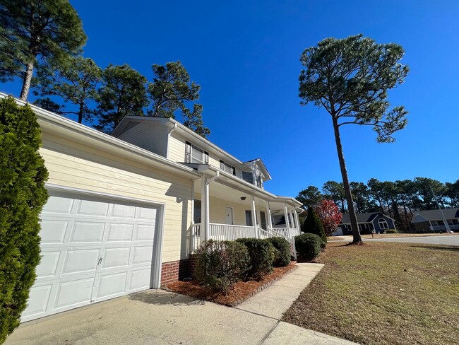 Building Photo - 1939 Daphne Cir