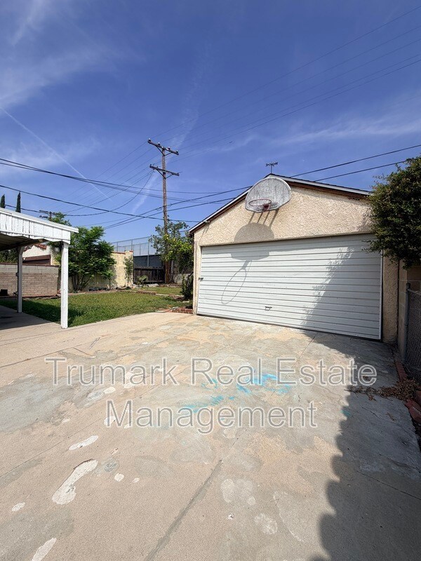 Building Photo - 729 South St