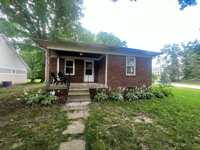 Primary Photo - 565 E 96th St