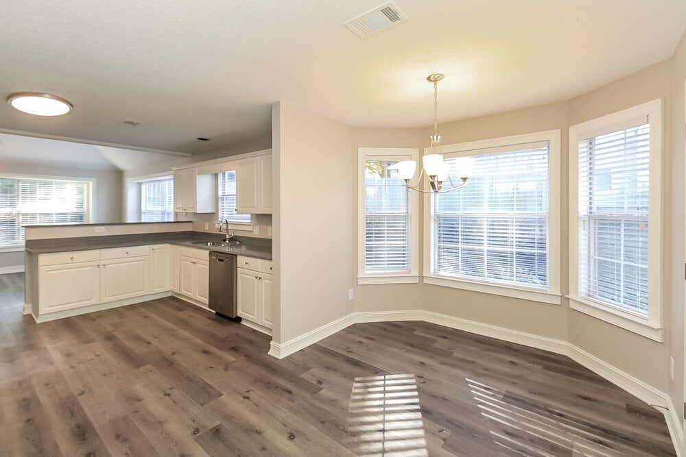 Building Photo - 93 Gleneagles Way