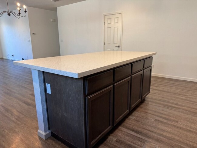 Building Photo - Charming 3-Bedroom, 2-Bath Home in Desirab...