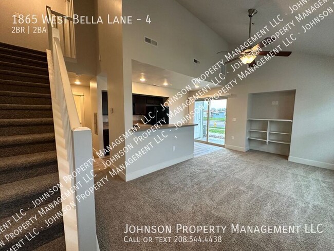 Building Photo - Newer Townhome Style living close to all o...