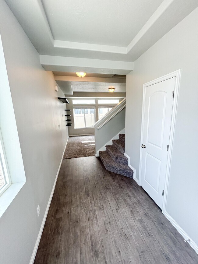 Building Photo - 707 E 380 S