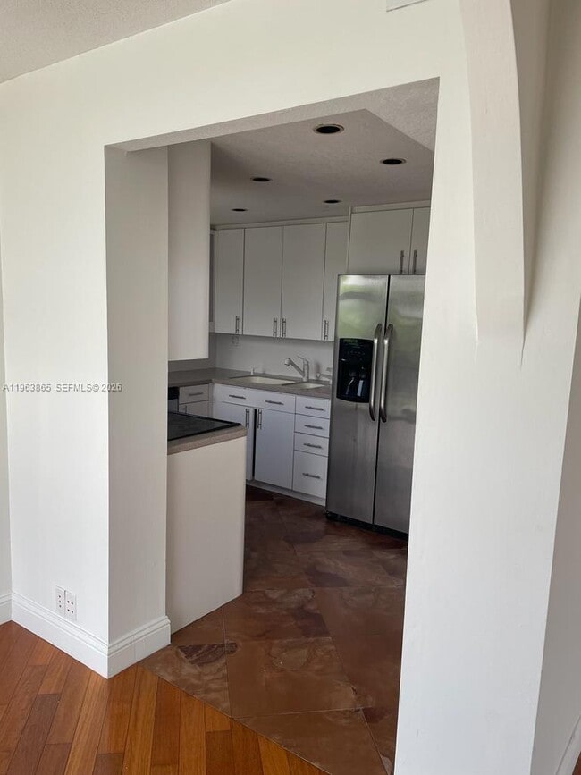 Building Photo - 1865 Brickell Ave