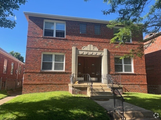 Building Photo - 5247 Pernod Ave
