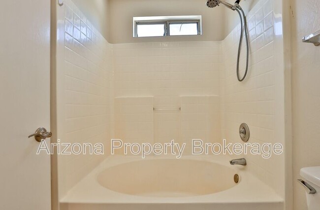 Building Photo - 16011 W Kendall St