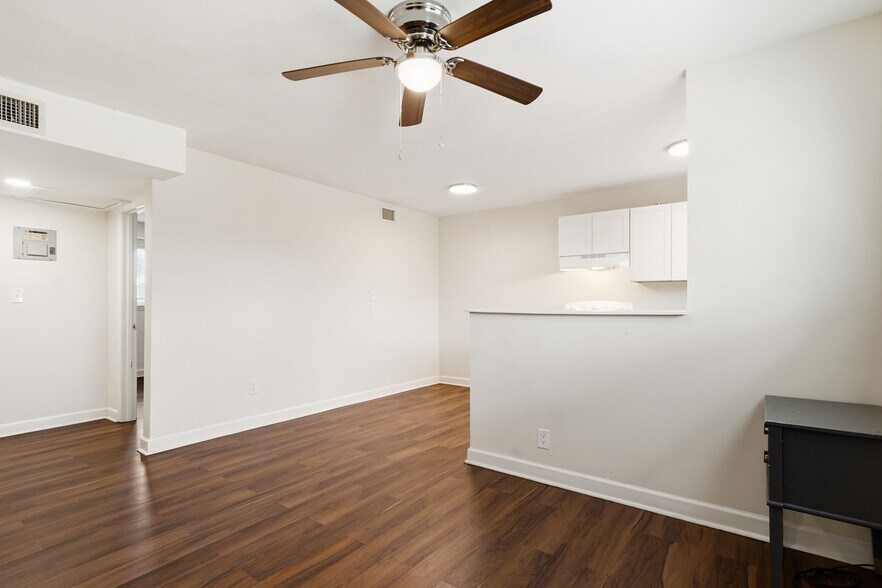 Building Photo - Henry at Harvard