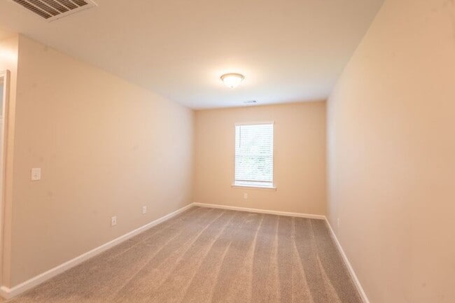 Building Photo - 257 Cromer St