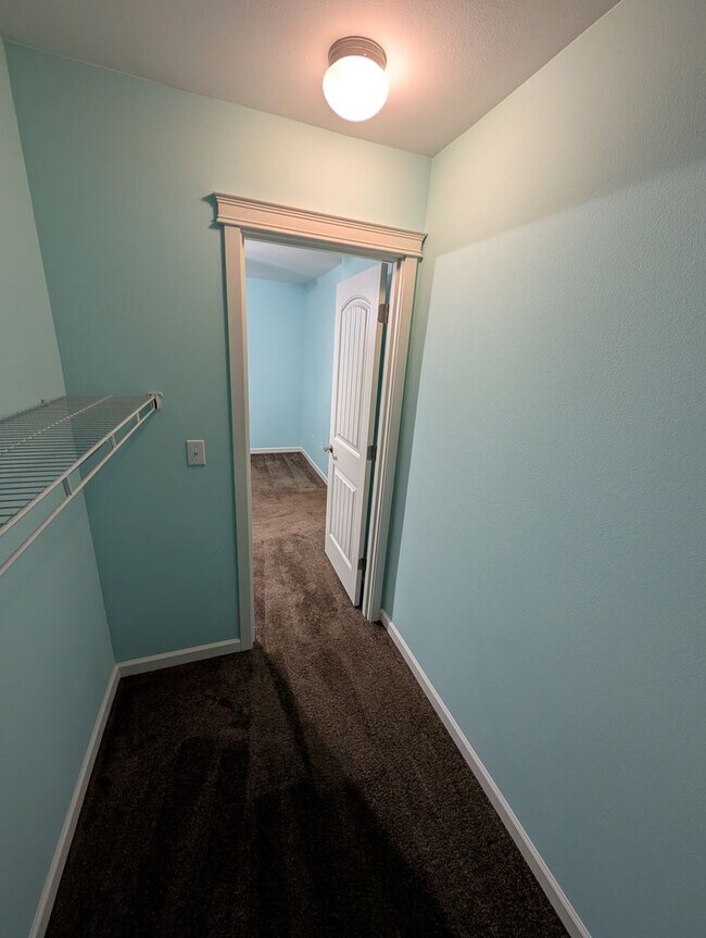 Building Photo - Almost 2500 SQ Feet of Space for ALL of your needs! Avail for Rent in Bremerton!