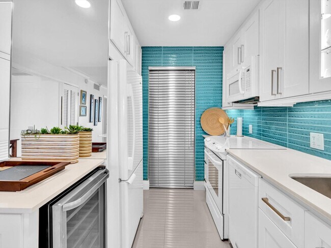 Building Photo - 3100 S Ocean Blvd