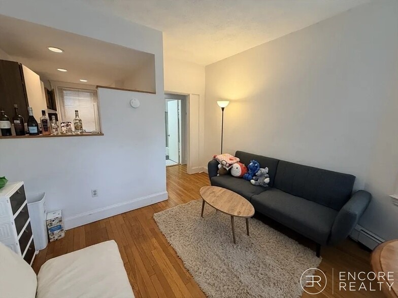 Building Photo - 451 Park Dr