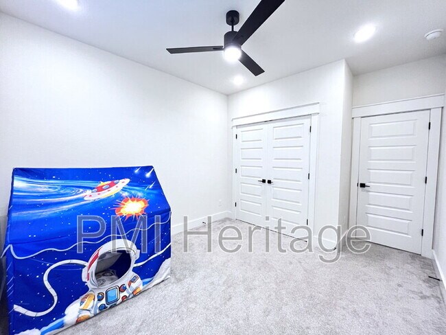 Building Photo - 2061 Larry Ln