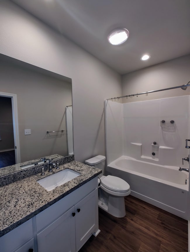 Building Photo - 5670 Shadowbend Cir N