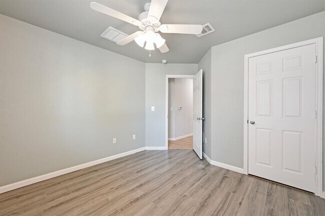 Building Photo - 411 Langely