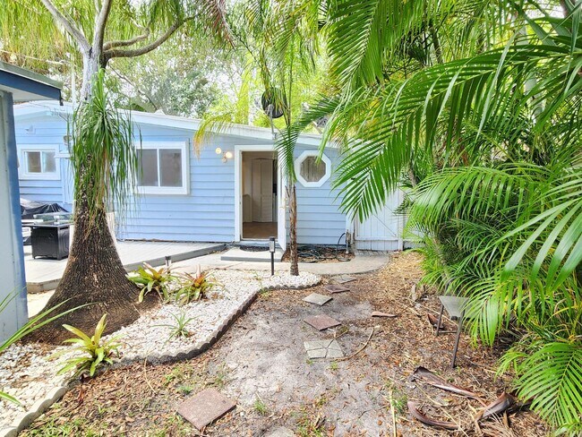 Building Photo - 305 S Loxahatchee Dr