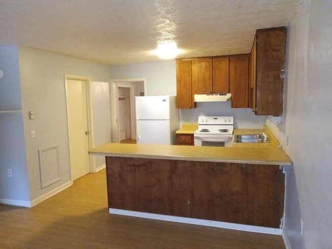 Building Photo - WCU Student 2 Bedroom 2 Bath Townhouse 1 mile from WCU Campus $1200