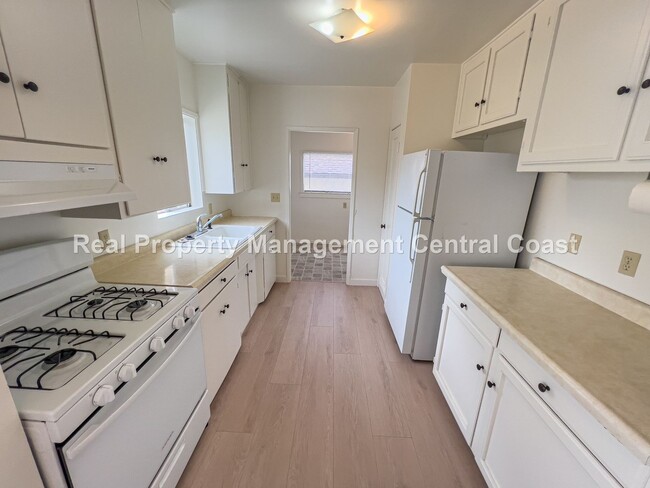 Building Photo - AVAILABLE MAY - 3 Bed / 2 Bath Cayucos Home