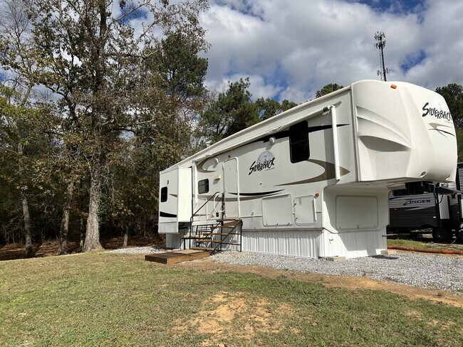 Building Photo - 7560 Chelsea Rd