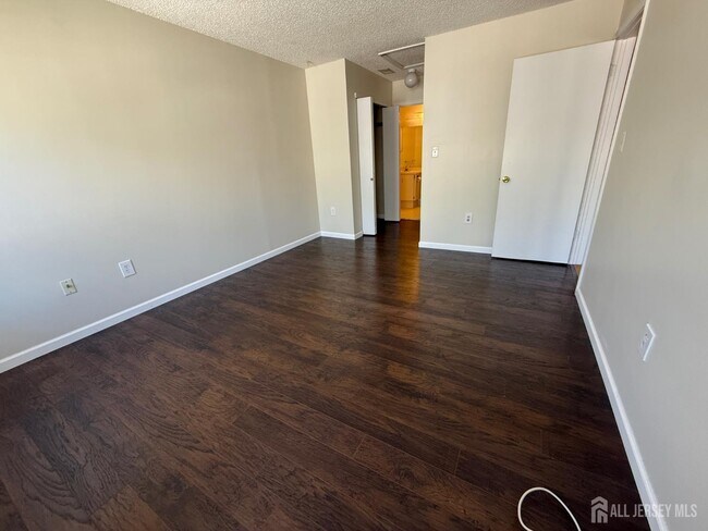 Building Photo - 207 Darwin Ln