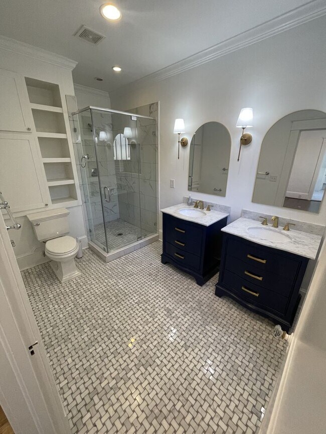 Building Photo - 4 Bd 3 Ba House