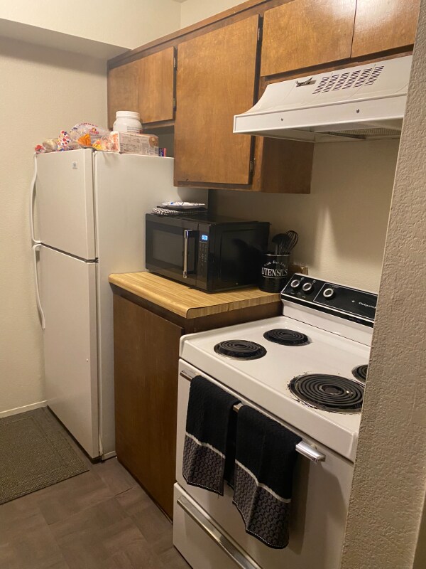 2401 Christmas Tree Ln 2401 Christmas Tree Ln Bakersfield CA 93306