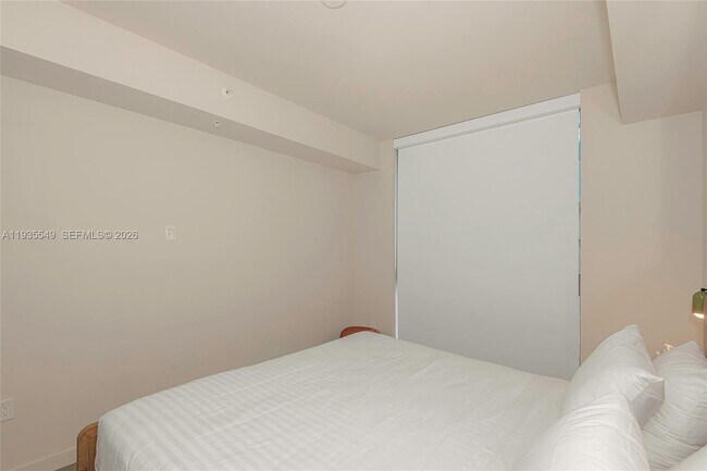 Building Photo - 11 NE 6th St