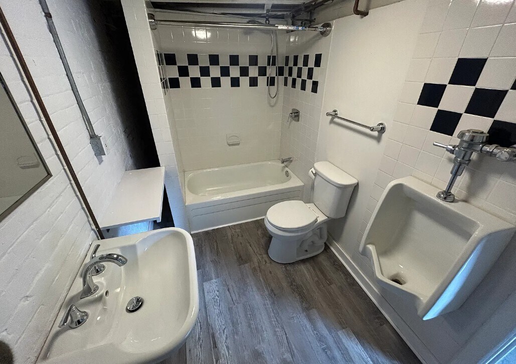 Building Photo - 1773 W 47th St