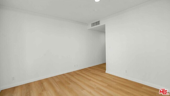 Building Photo - 10724 Wilshire Blvd