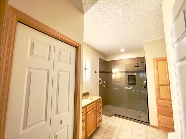 Building Photo - 12022 Vermillion St NE