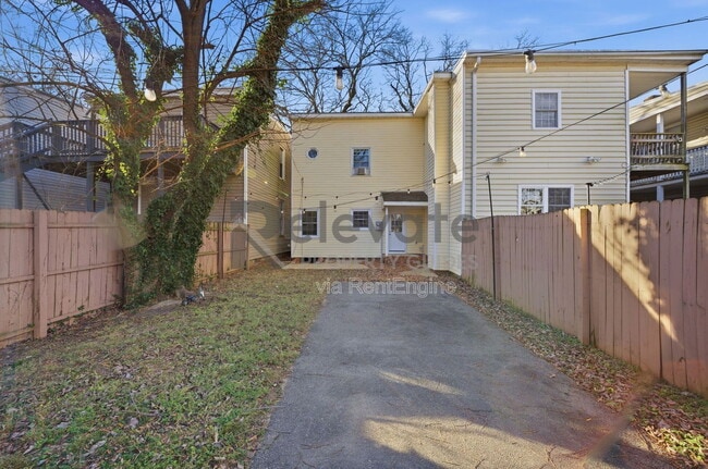 Building Photo - 2206 Parkwood Ave