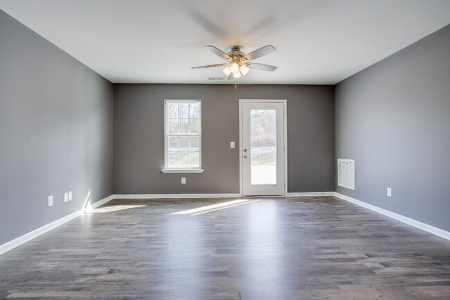 Building Photo - 138 Main St N