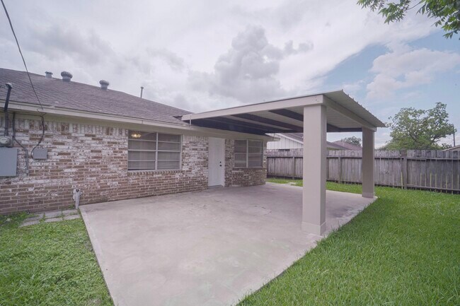 Building Photo - 9811 Mango St