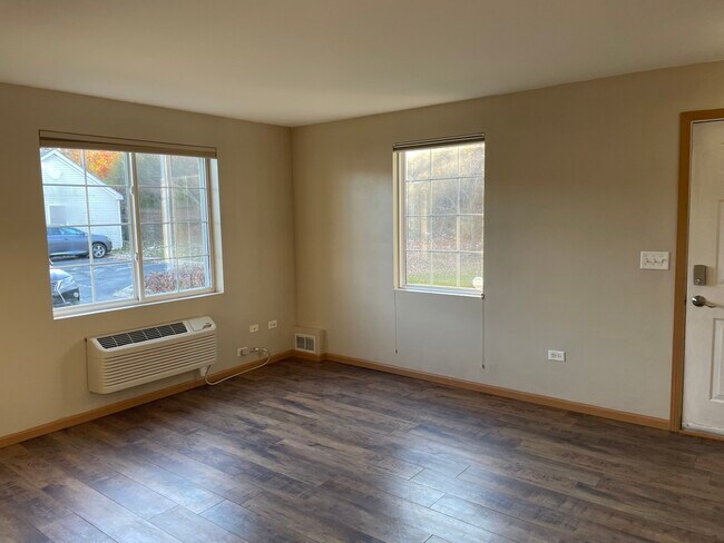 Building Photo - 801 Silverstone Dr