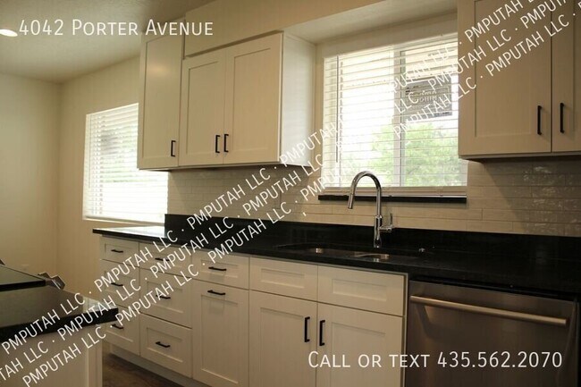 Building Photo - 4042 Porter Ave