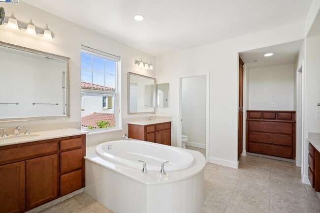 Building Photo - 454 Bengali Ct